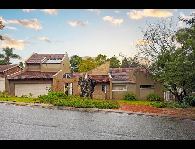 4 BEDROOM HOUSE FOR SALE IN RANDPARK RIDGE